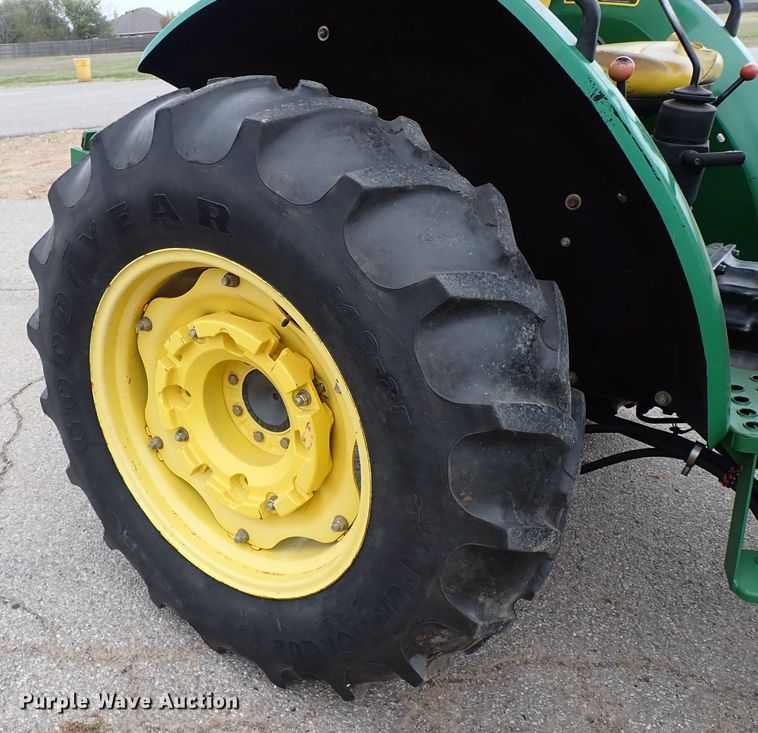 image for item IC9639 1996 John Deere 5300  tractor