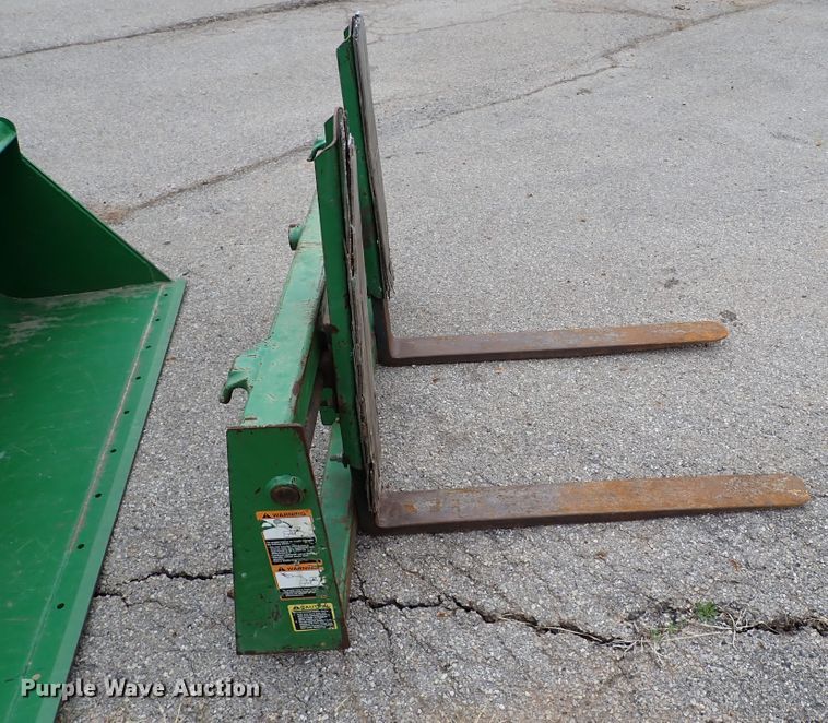 image for item IC9639 1996 John Deere 5300  tractor