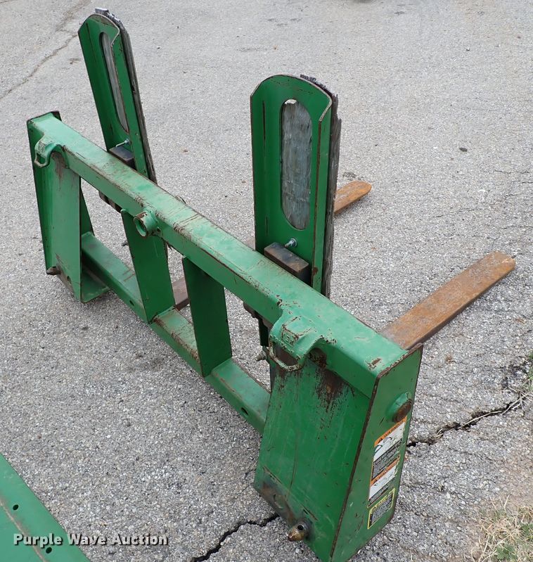 image for item IC9639 1996 John Deere 5300  tractor