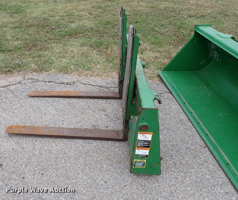 image for item IC9639 1996 John Deere 5300  tractor