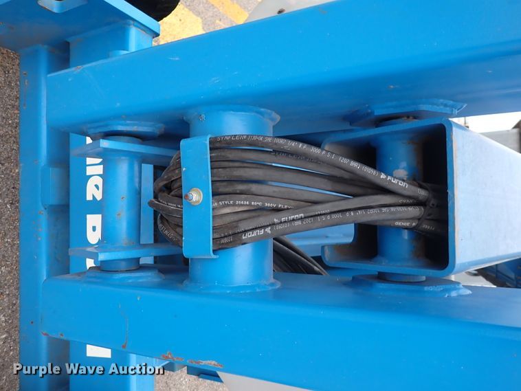 image for item IK9184 1998 Genie Z-30/20  boom lift