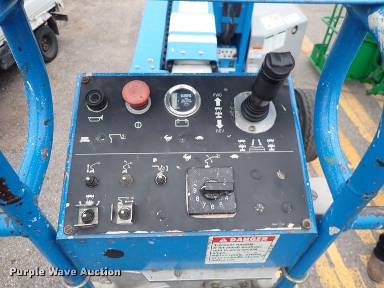 image for item IK9184 1998 Genie Z-30/20  boom lift