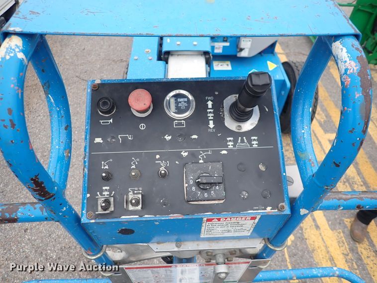 image for item IK9184 1998 Genie Z-30/20  boom lift