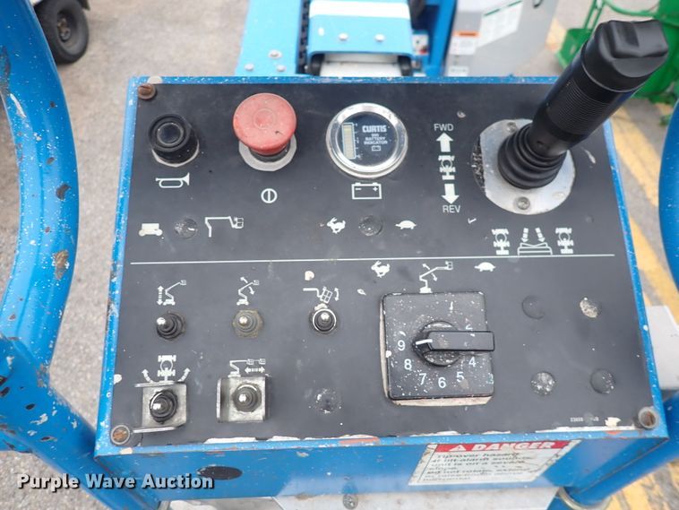 image for item IK9184 1998 Genie Z-30/20  boom lift