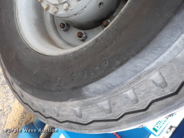 image for item IK9184 1998 Genie Z-30/20  boom lift