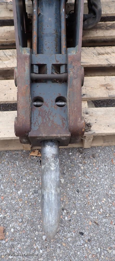 image for item IK9191 Bobcat B850  skid steer breaker