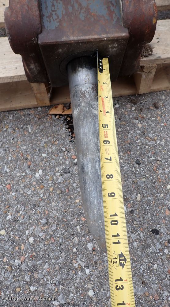 image for item IK9191 Bobcat B850  skid steer breaker