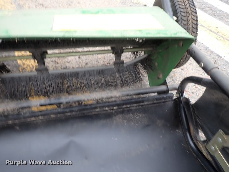 image for item IK9204 John Deere  leaf collector