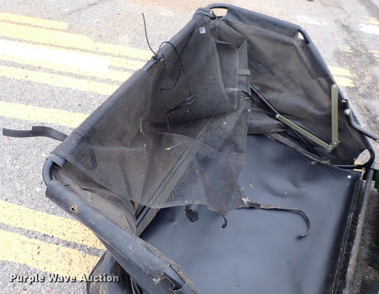 image for item IK9204 John Deere  leaf collector