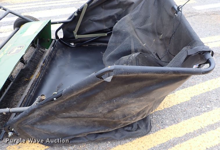 image for item IK9204 John Deere  leaf collector