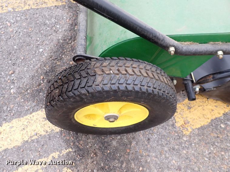 image for item IK9204 John Deere  leaf collector