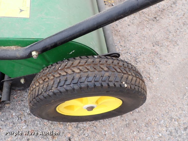 image for item IK9204 John Deere  leaf collector