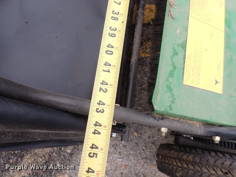 image for item IK9204 John Deere  leaf collector