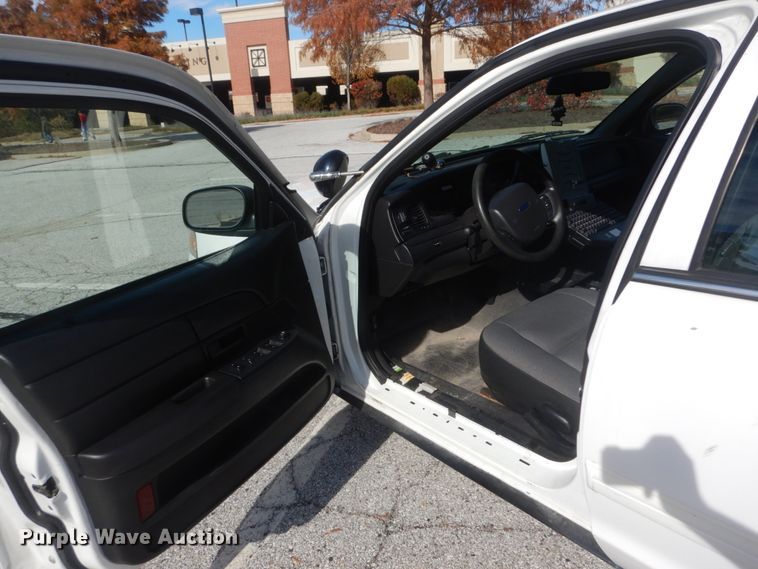 image for item IV9534 2009 Ford Crown Victoria Police Interceptor