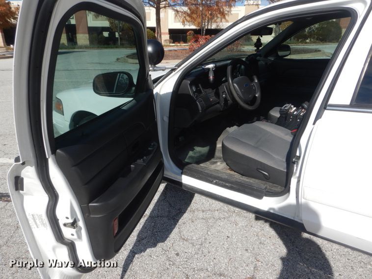 image for item IV9535 2011 Ford Crown Victoria Police Interceptor