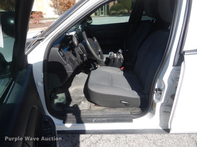 image for item IV9535 2011 Ford Crown Victoria Police Interceptor
