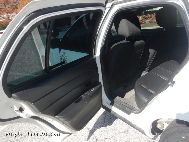 image for item IV9535 2011 Ford Crown Victoria Police Interceptor