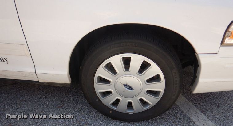 image for item IV9535 2011 Ford Crown Victoria Police Interceptor