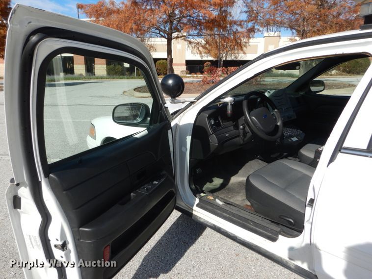image for item IV9536 2009 Ford Crown Victoria Police Interceptor