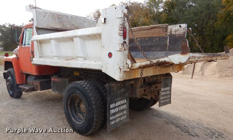 image for item IV9819 1986 International 1754  dump truck