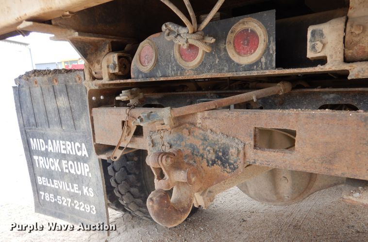 image for item IV9819 1986 International 1754  dump truck