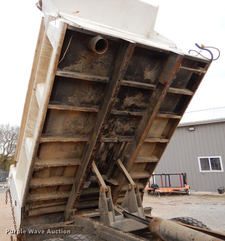 image for item IV9819 1986 International 1754  dump truck