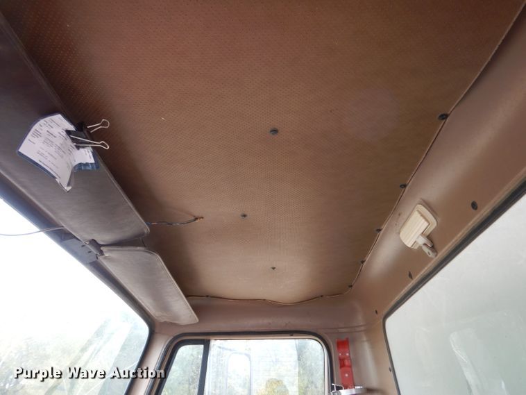 image for item IV9819 1986 International 1754  dump truck