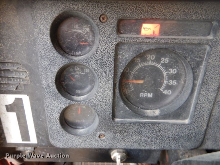 image for item IV9819 1986 International 1754  dump truck