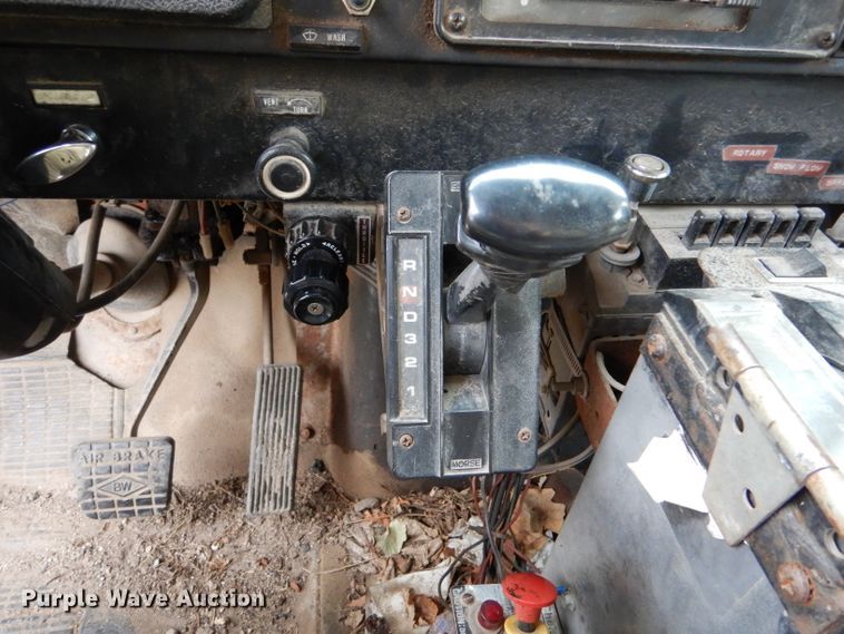 image for item IV9819 1986 International 1754  dump truck