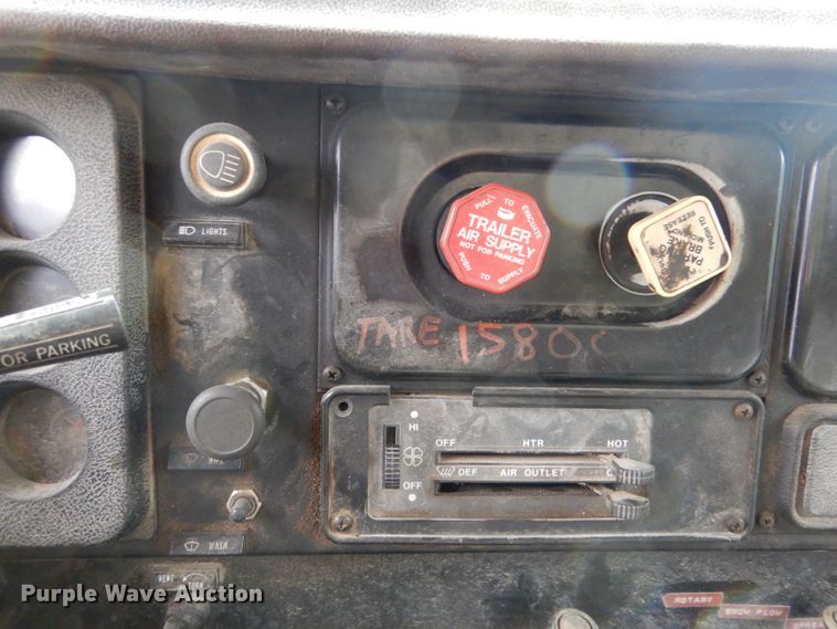 image for item IV9819 1986 International 1754  dump truck