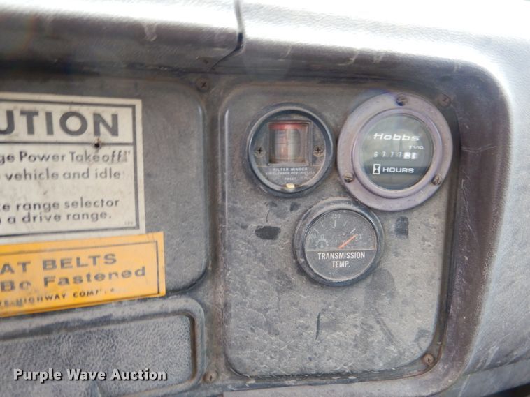 image for item IV9819 1986 International 1754  dump truck