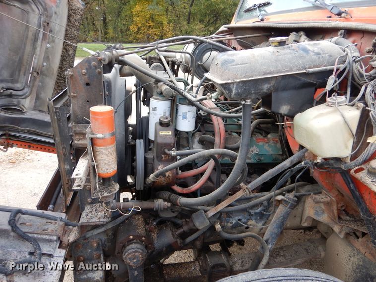 image for item IV9819 1986 International 1754  dump truck