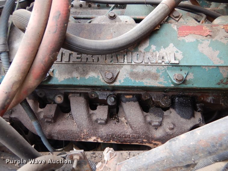 image for item IV9819 1986 International 1754  dump truck