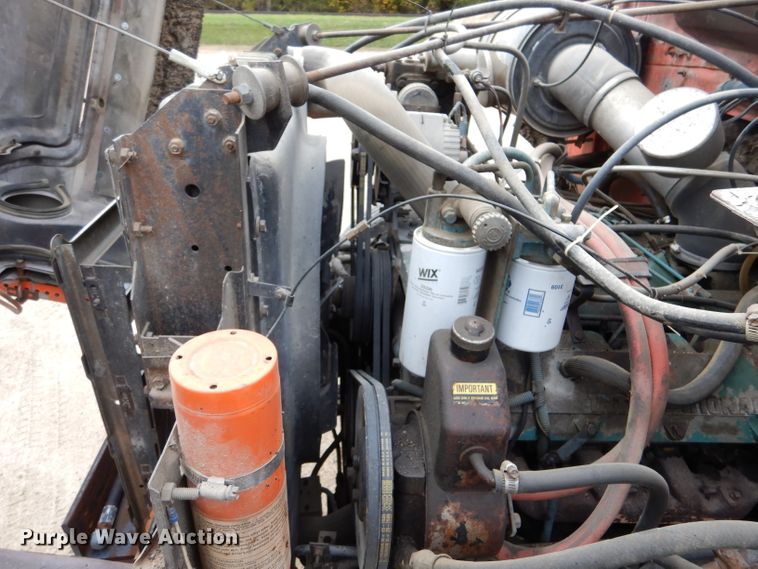 image for item IV9819 1986 International 1754  dump truck