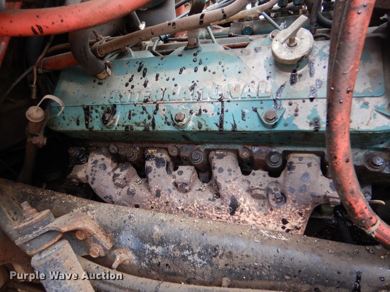 image for item IV9819 1986 International 1754  dump truck