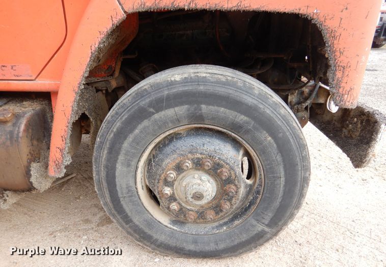 image for item IV9819 1986 International 1754  dump truck