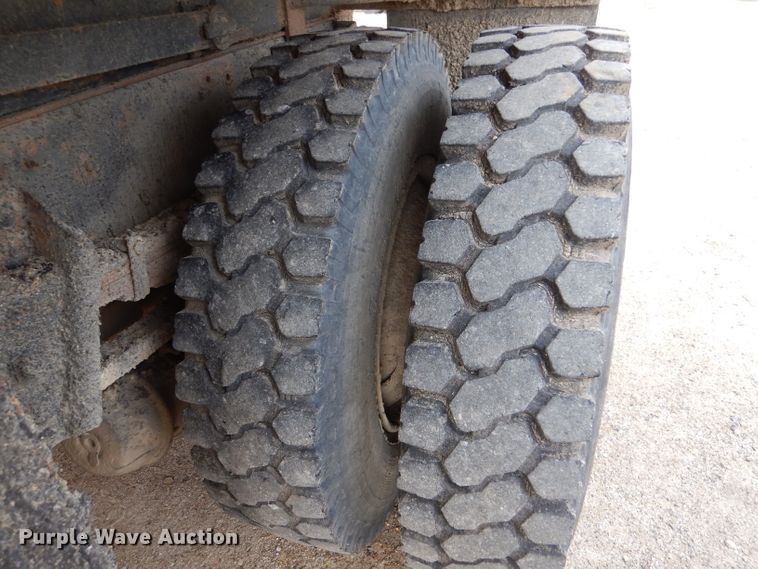 image for item IV9819 1986 International 1754  dump truck