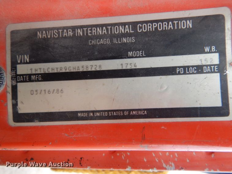 image for item IV9819 1986 International 1754  dump truck