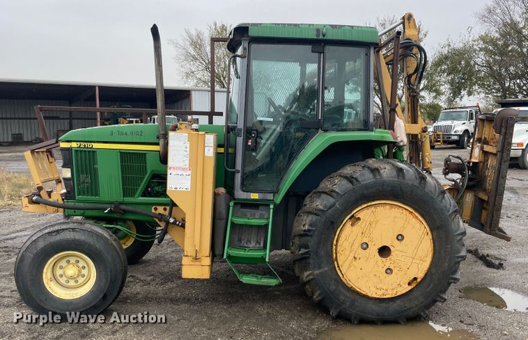 image for item IX9537 John Deere 7210  tractor