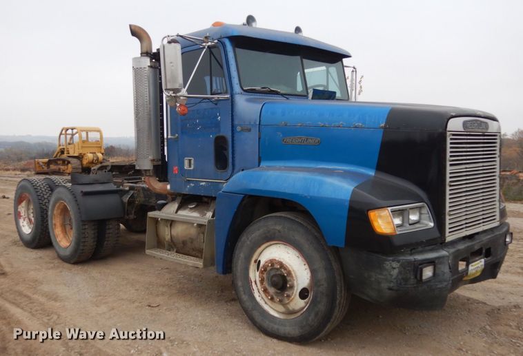 image for item JI9351 1989 Freightliner FLD 120  semi truck