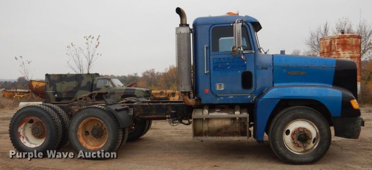 image for item JI9351 1989 Freightliner FLD 120  semi truck