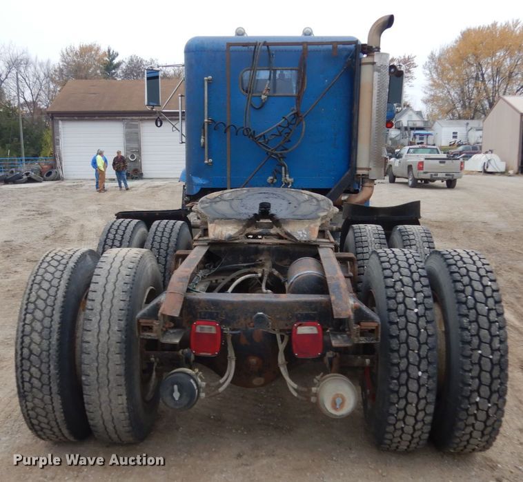 image for item JI9351 1989 Freightliner FLD 120  semi truck