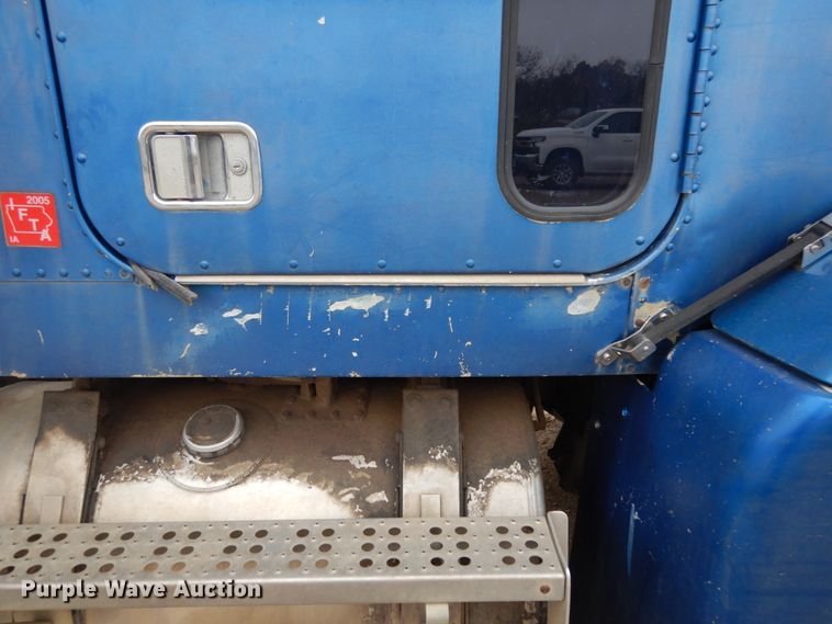 image for item JI9351 1989 Freightliner FLD 120  semi truck