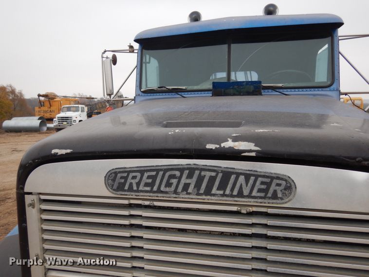 image for item JI9351 1989 Freightliner FLD 120  semi truck
