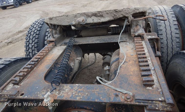 image for item JI9351 1989 Freightliner FLD 120  semi truck