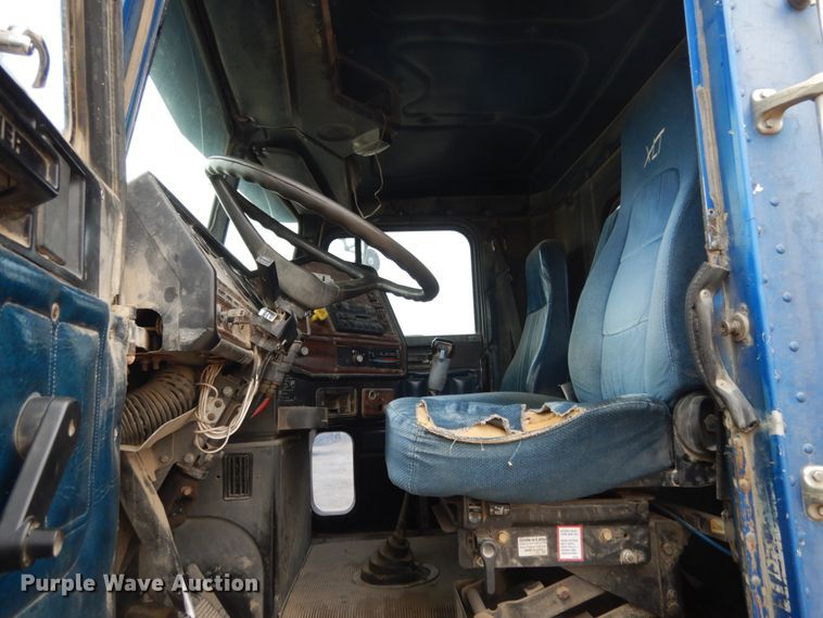 image for item JI9351 1989 Freightliner FLD 120  semi truck