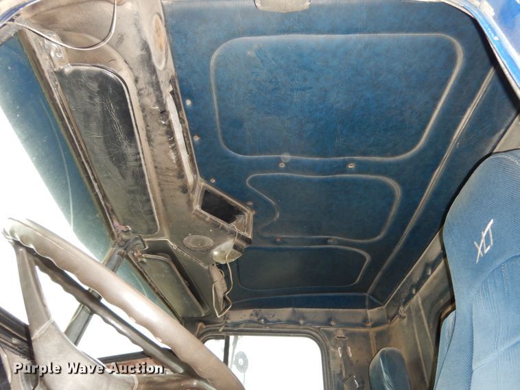 image for item JI9351 1989 Freightliner FLD 120  semi truck