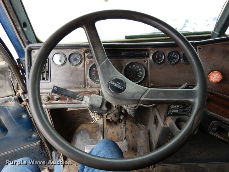 image for item JI9351 1989 Freightliner FLD 120  semi truck