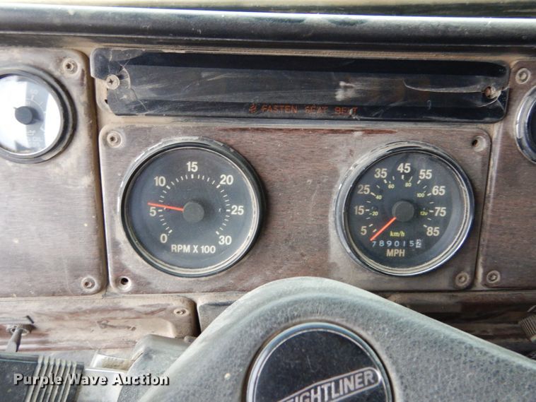 image for item JI9351 1989 Freightliner FLD 120  semi truck