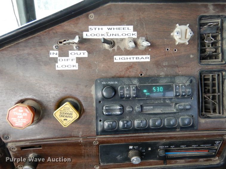 image for item JI9351 1989 Freightliner FLD 120  semi truck